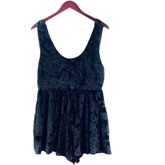 LF Paper Heart Black Floral Embossed Open Back Velvet Romper - Picture 1 of 8